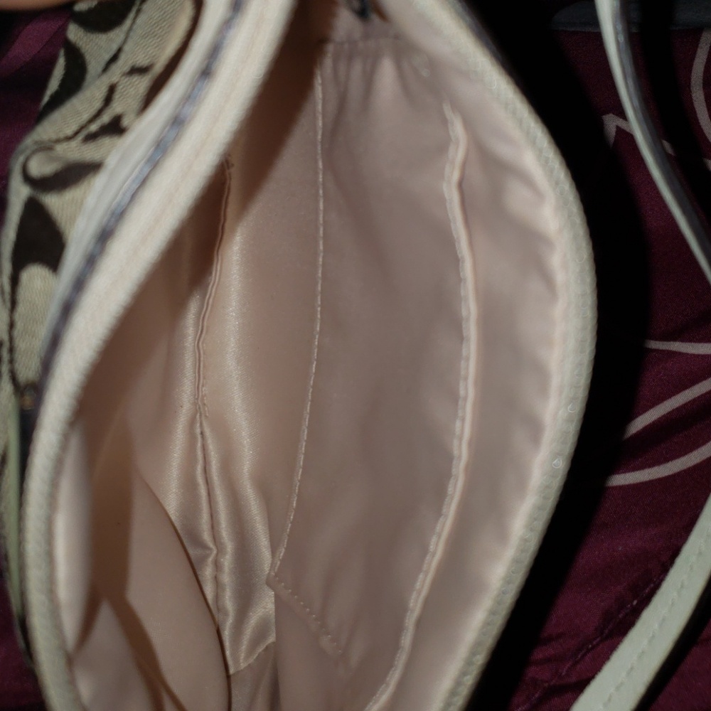 ⏳coach wristlet gently used 🎯 - Picture 4 of 6